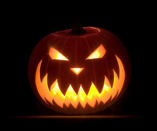 称作"jack lanterns",而古老的萝卜灯演变到今天,则是南瓜做的jack-o